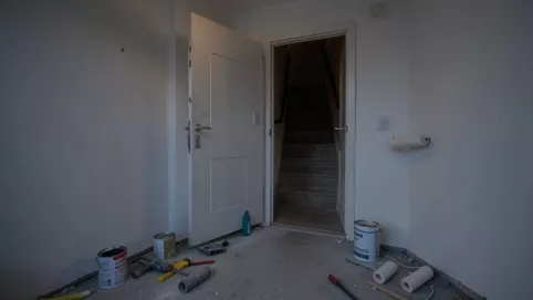 remont mieszkania w bloku w jakich godzinach